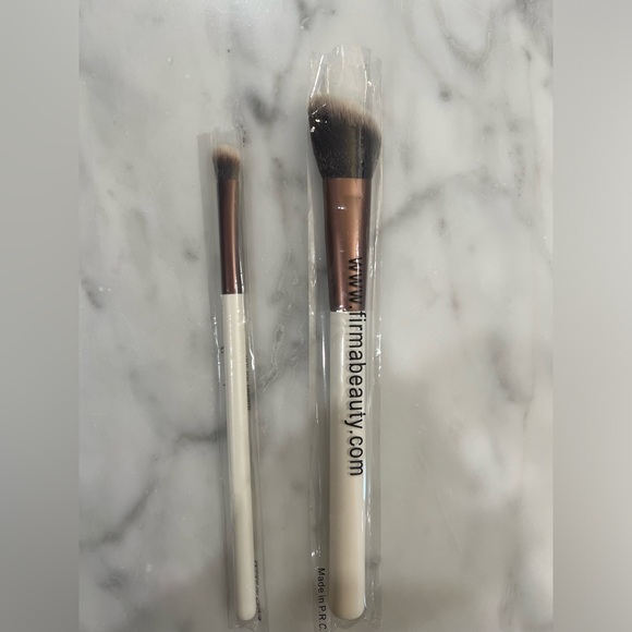 Brand NEW Firma Beauty set of 2 brushes - Picture 2 of 2